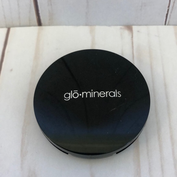 Glo Minerals eye shadow - Picture 3 of 3
